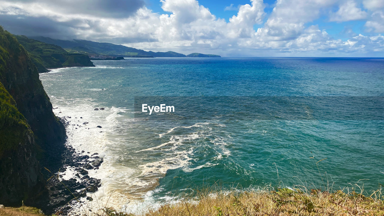 PANORAMIC VIEW OF BEACH AGAINST SKY