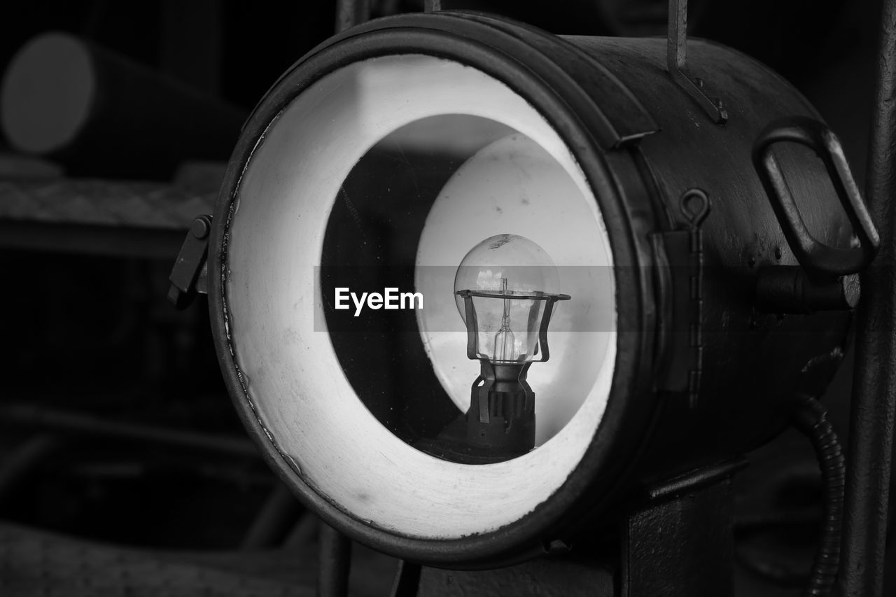 black, white, camera, light, black and white, monochrome, darkness, monochrome photography, close-up, focus on foreground, digital slr, wheel, no people, technology, lighting equipment, transportation, circle