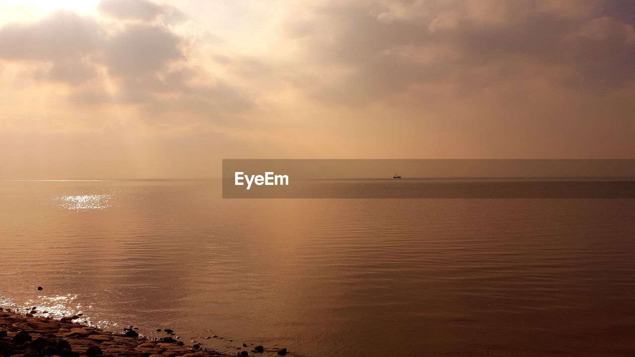 SCENIC VIEW OF SEA AT SUNSET