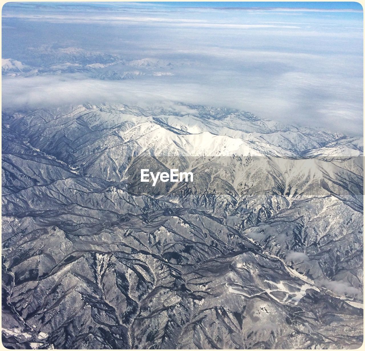 SCENIC VIEW OF SNOWCAPPED MOUNTAINS