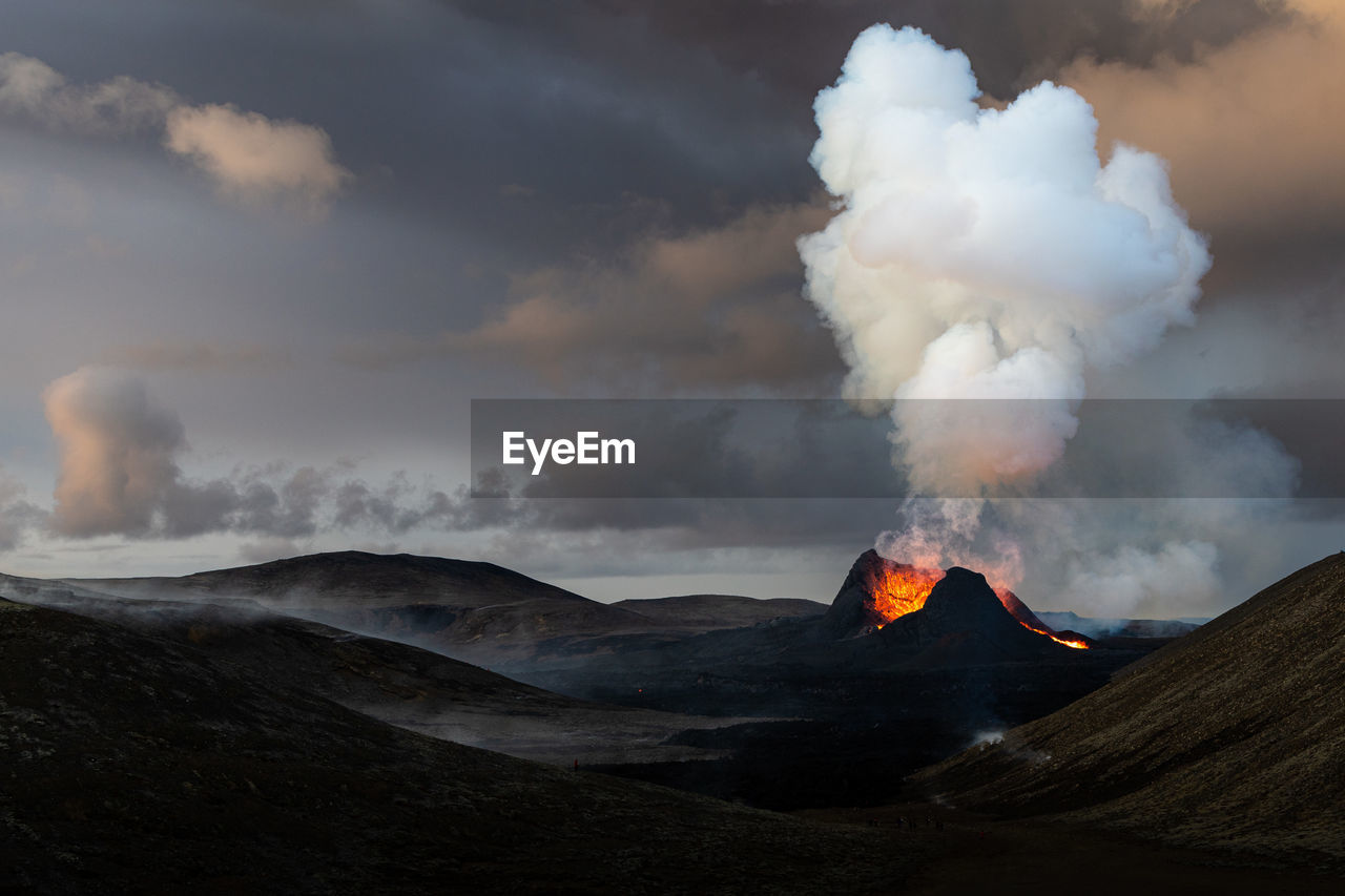 Beautiful volcanic eruption in fagradalsfjall in southern iceland. 