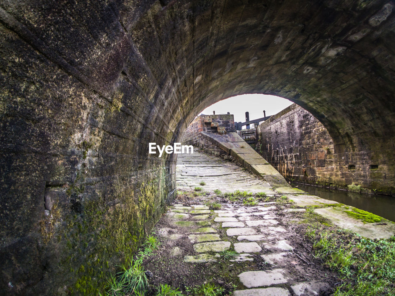 ARCH BRIDGE OVER TUNNEL