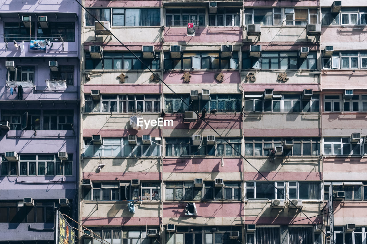 FULL FRAME SHOT OF RESIDENTIAL BUILDINGS