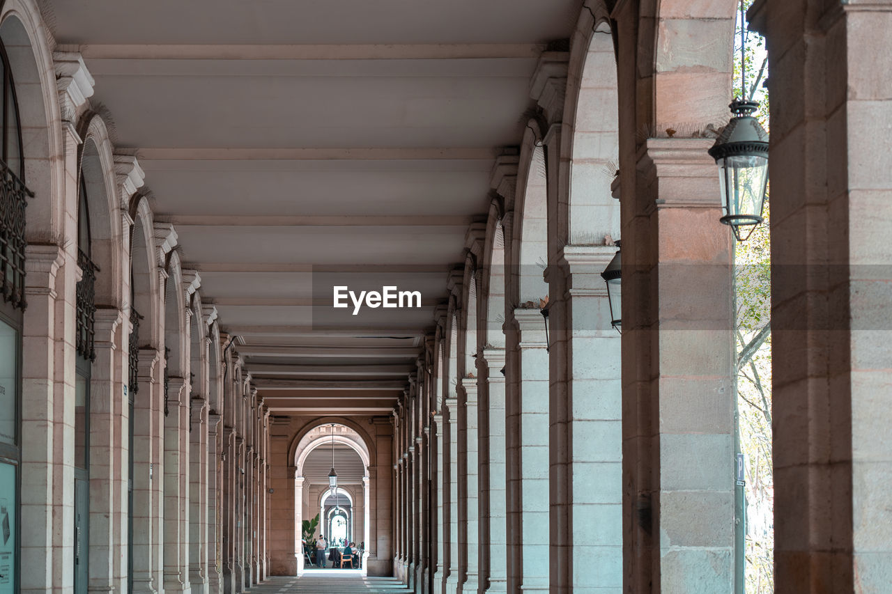 Hallway with geometric columns and diminishing perspective. walkway arch style. outdoor dining