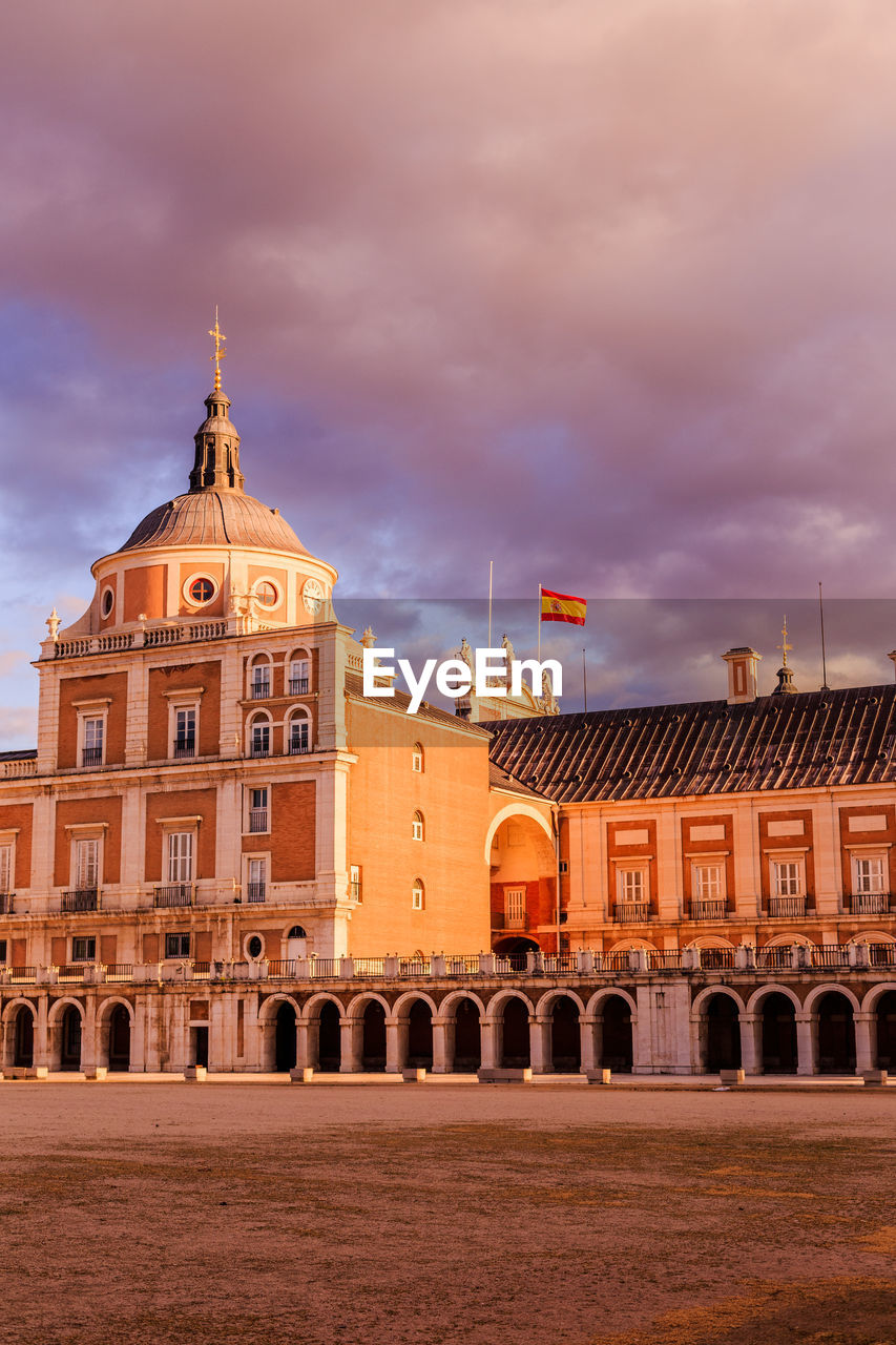 BUILDINGS IN CITY AT SUNSET