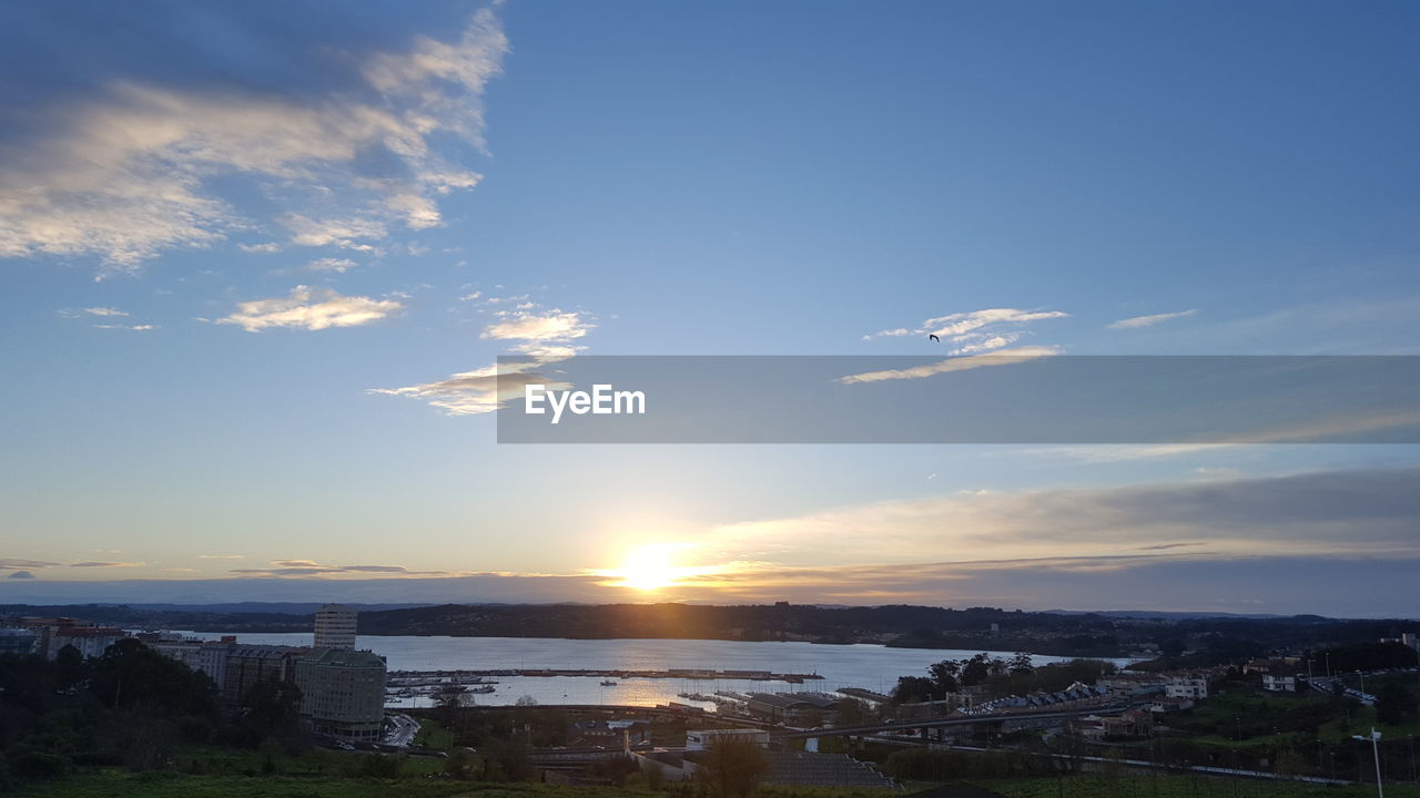 VIEW OF CITYSCAPE AT SUNSET