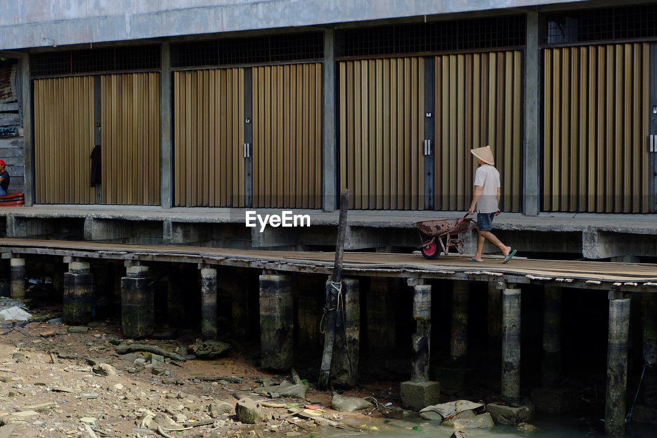 VIEW OF WOMAN WALKING ON WALL