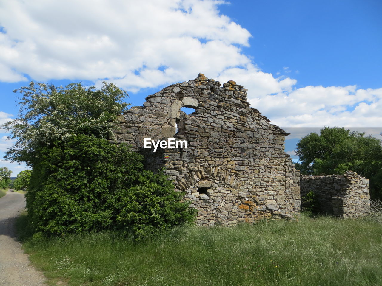 OLD RUIN OF BUILDING