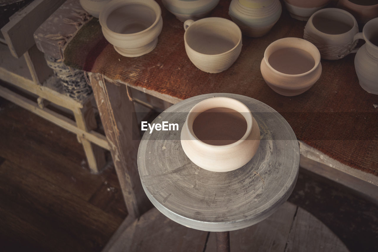 HIGH ANGLE VIEW OF COFFEE CUP AND TEA ON TABLE