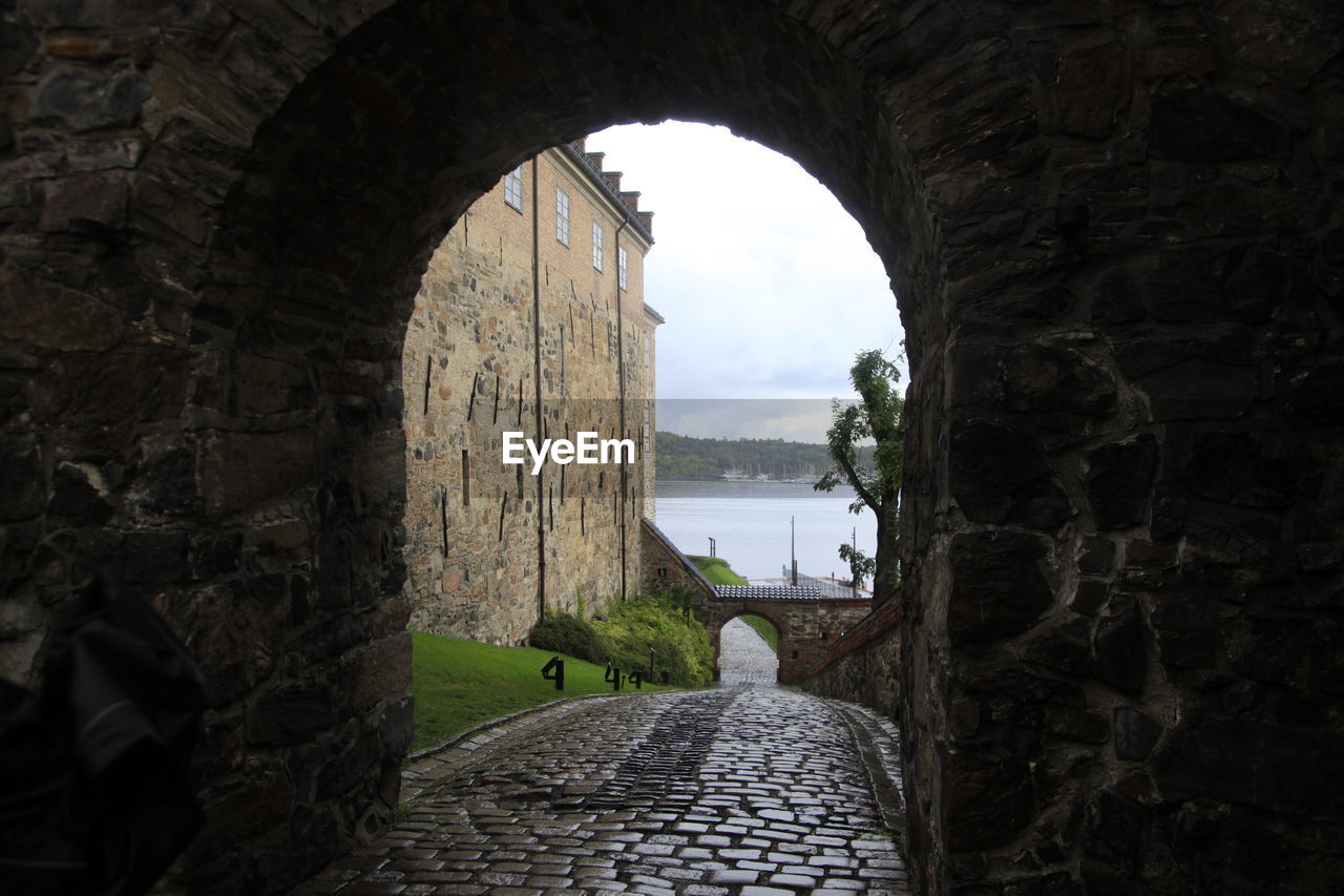 Archway to the sea