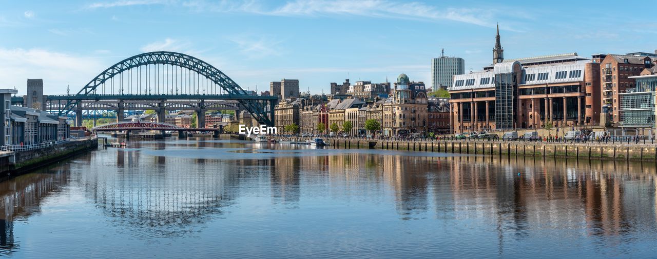 ARCH BRIDGE OVER RIVER IN CITY