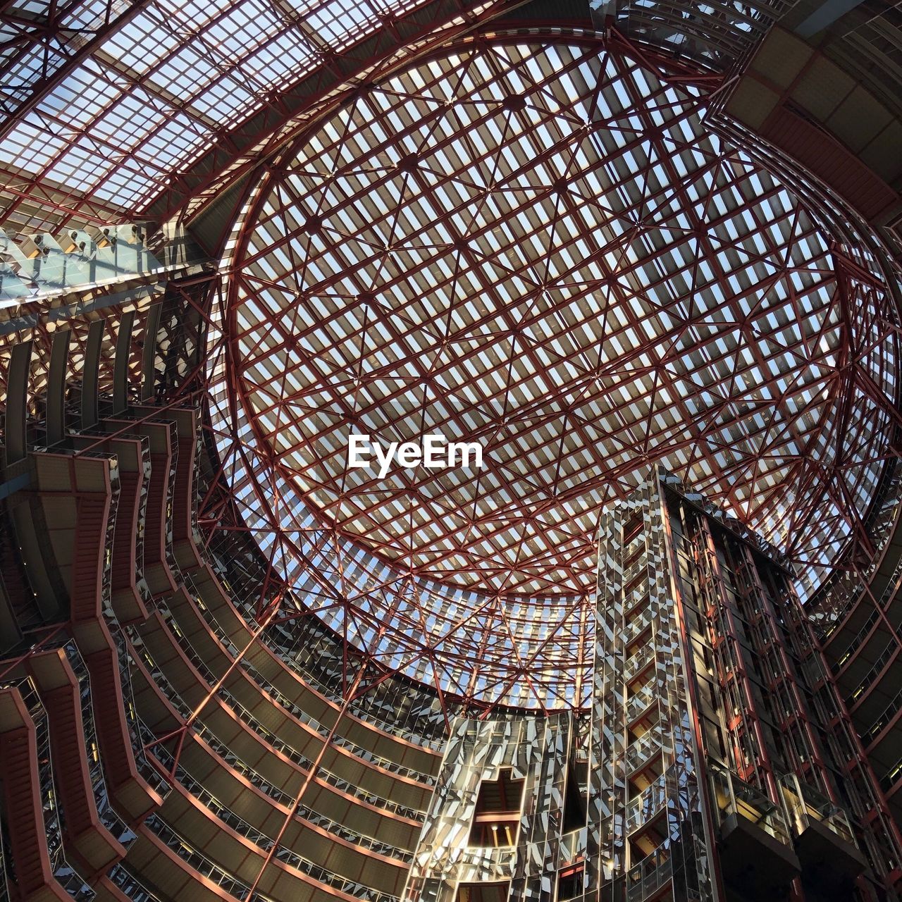 LOW ANGLE VIEW OF SKYLIGHT CEILING IN BUILDING