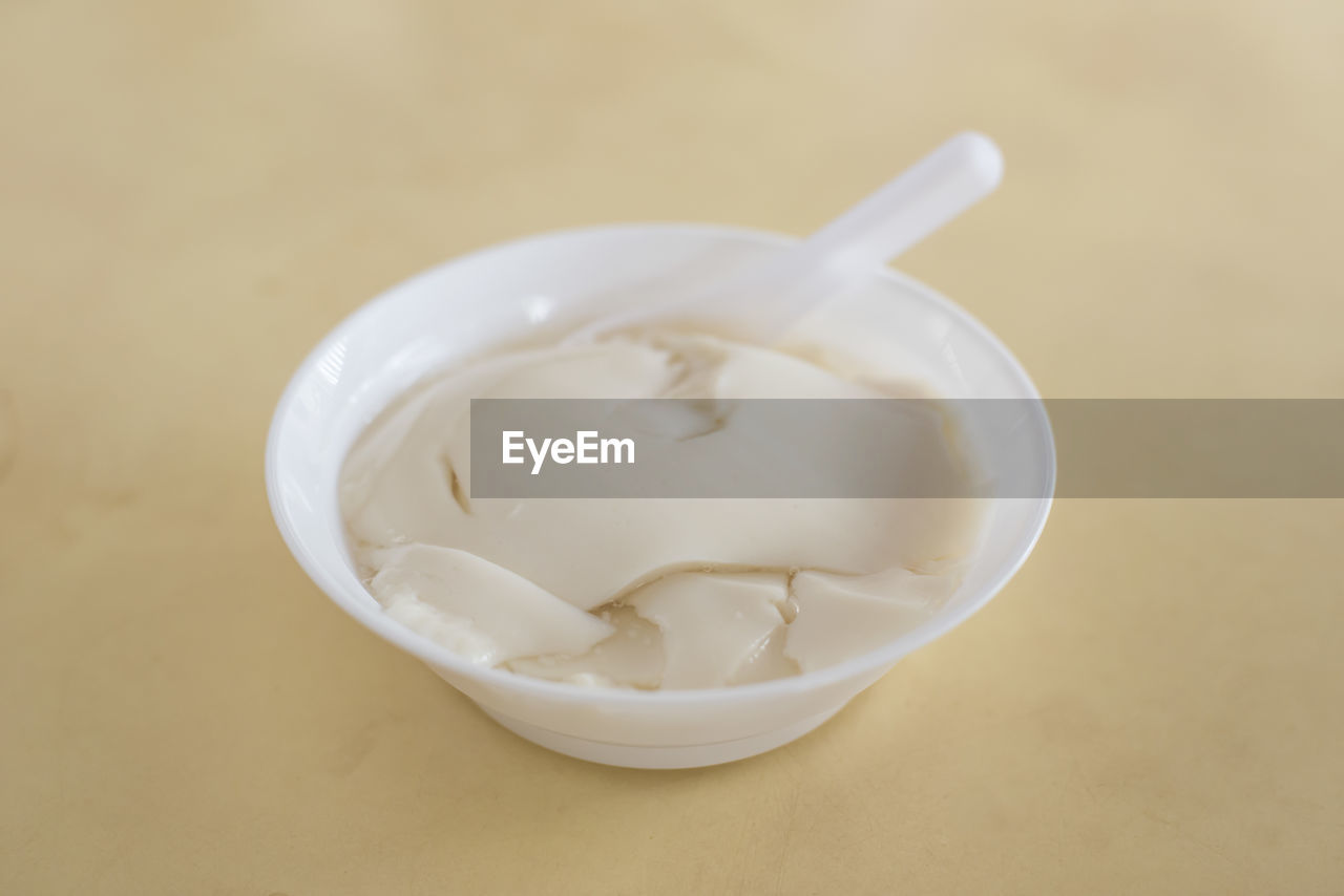 HIGH ANGLE VIEW OF ICE CREAM ON TABLE