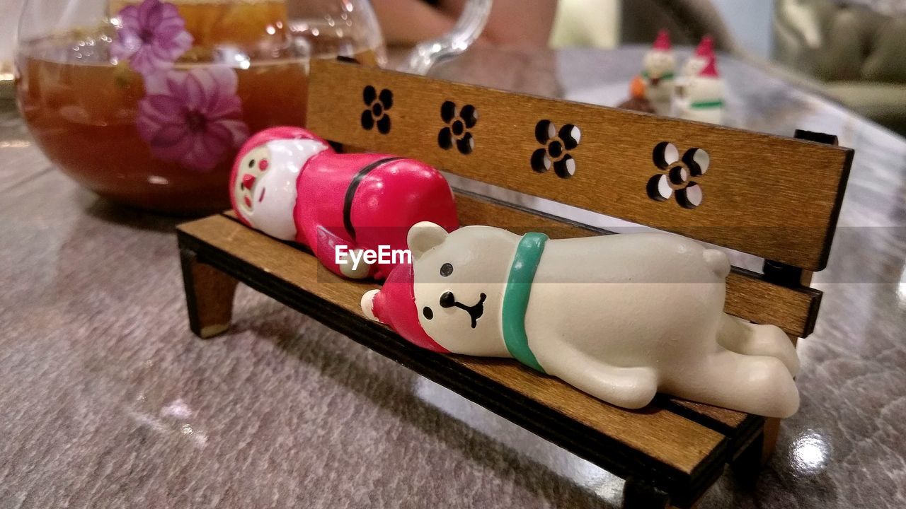 CLOSE-UP OF OBJECTS ON WOODEN TABLE