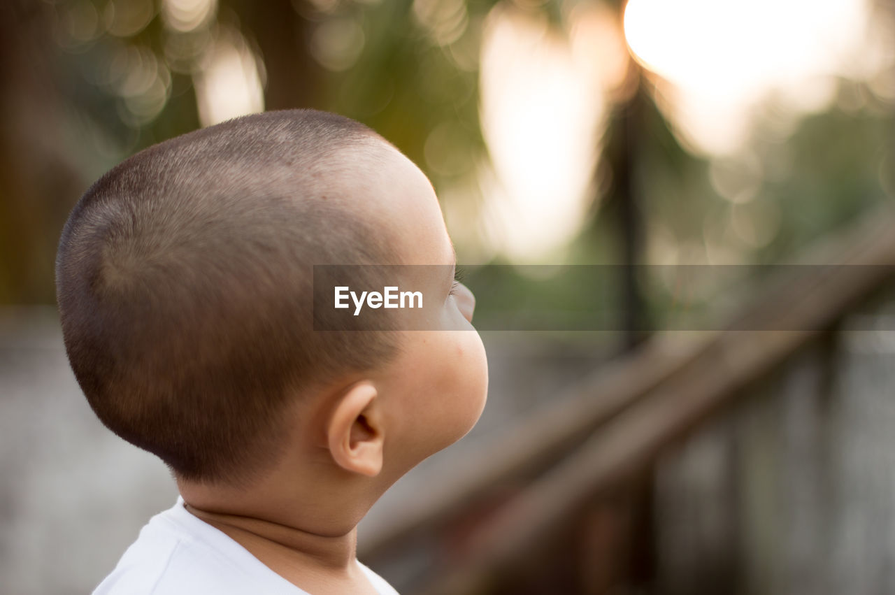 childhood, child, one person, portrait, headshot, men, portrait photography, emotion, nature, cute, person, close-up, baby, innocence, looking, toddler, lifestyles, outdoors, human head, contemplation, copy space, happiness, focus on foreground, positive emotion, day, side view, casual clothing, curiosity