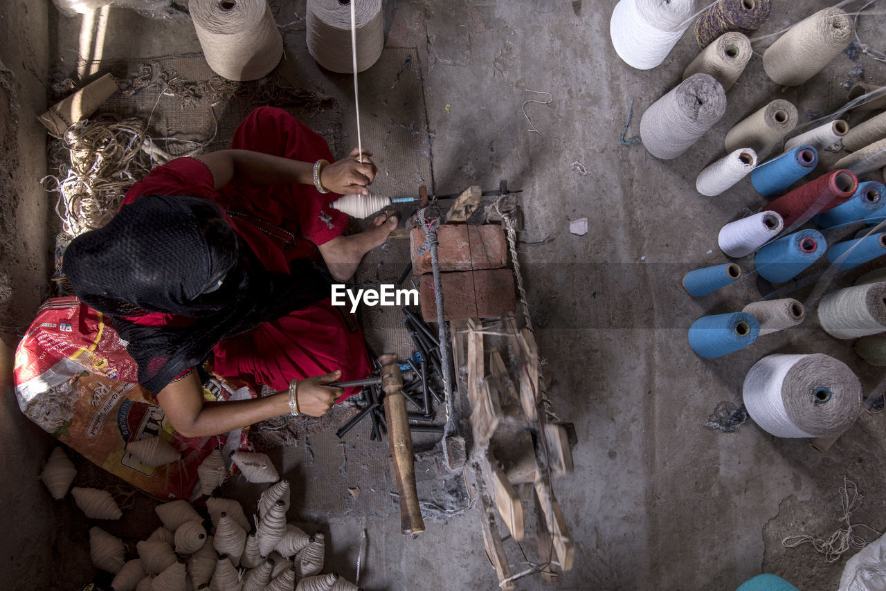 HIGH ANGLE VIEW OF PEOPLE ON FLOOR IN ROOM