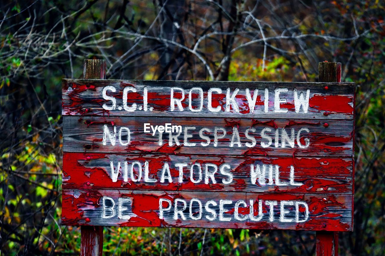 communication, text, sign, western script, plant, no people, nature, information sign, day, red, tree, warning sign, wood, outdoors, leaf, forest, land, focus on foreground, script, guidance, autumn, non-western script, trail
