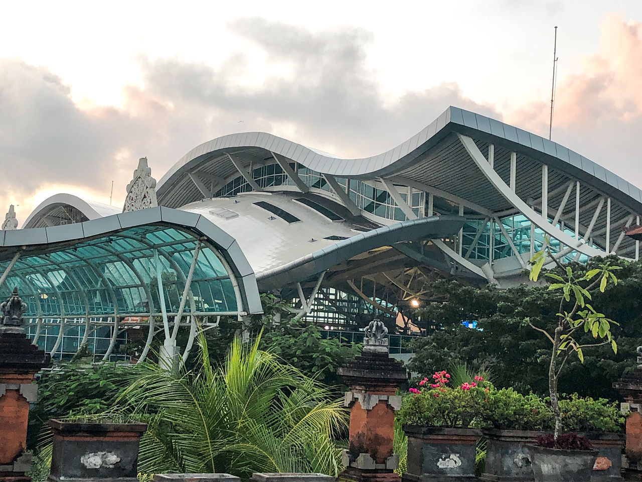 VIEW OF MODERN BUILDING