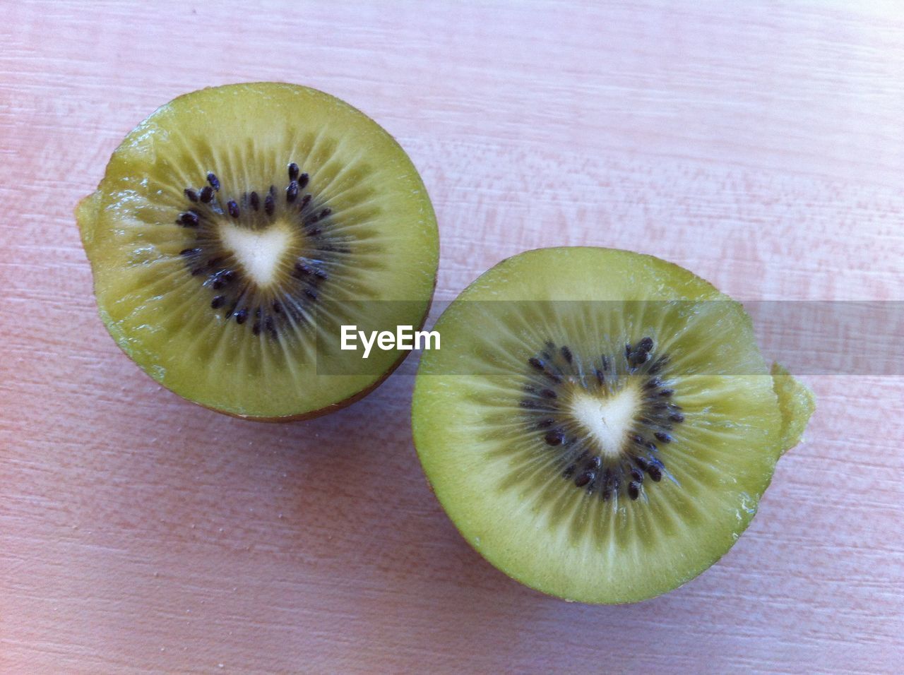 CLOSE-UP OF FRUITS IN PLATE