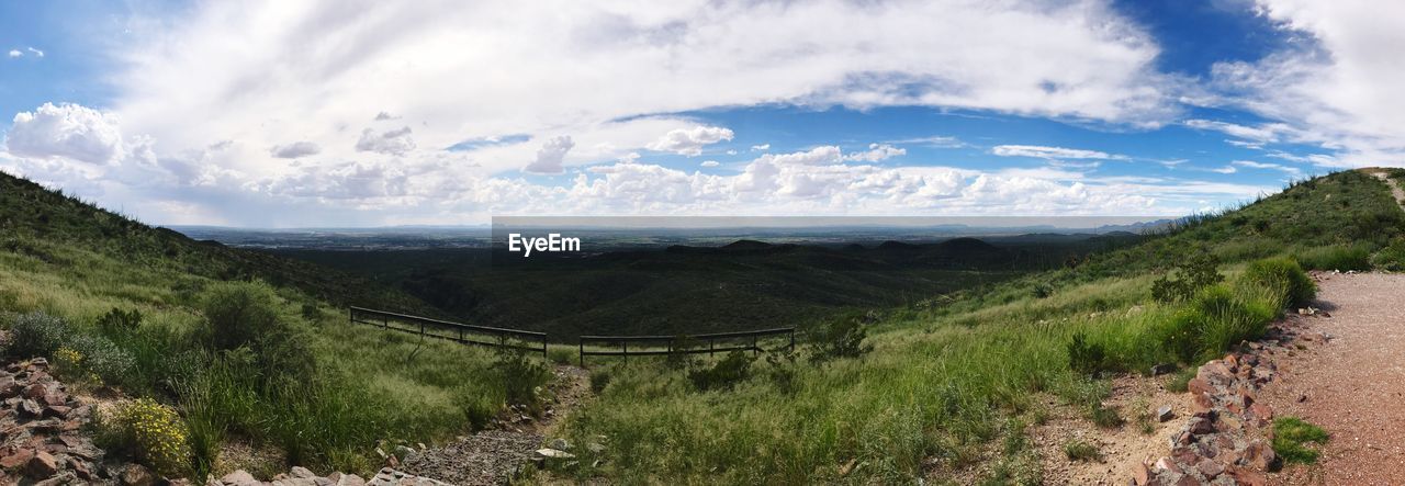 SCENIC VIEW OF MOUNTAIN ROAD AGAINST SKY