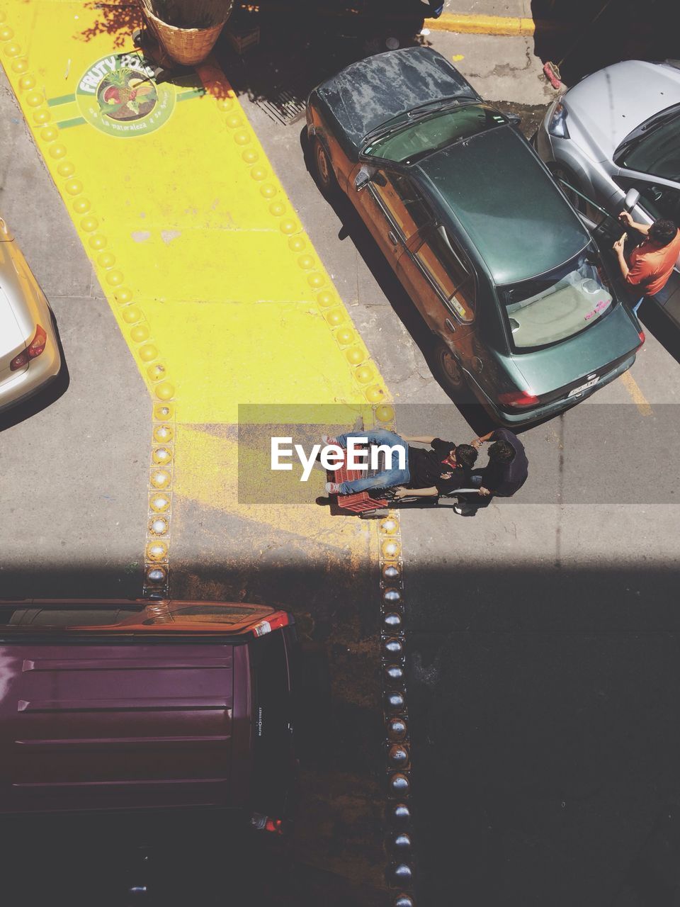 HIGH ANGLE VIEW OF CARS ON STREET
