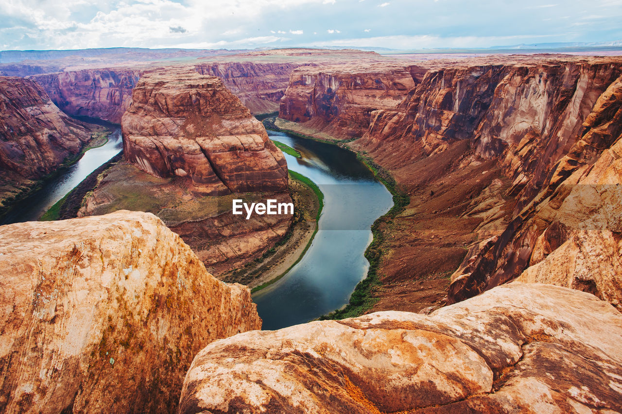 HIGH ANGLE VIEW OF ROCK FORMATIONS IN WATER