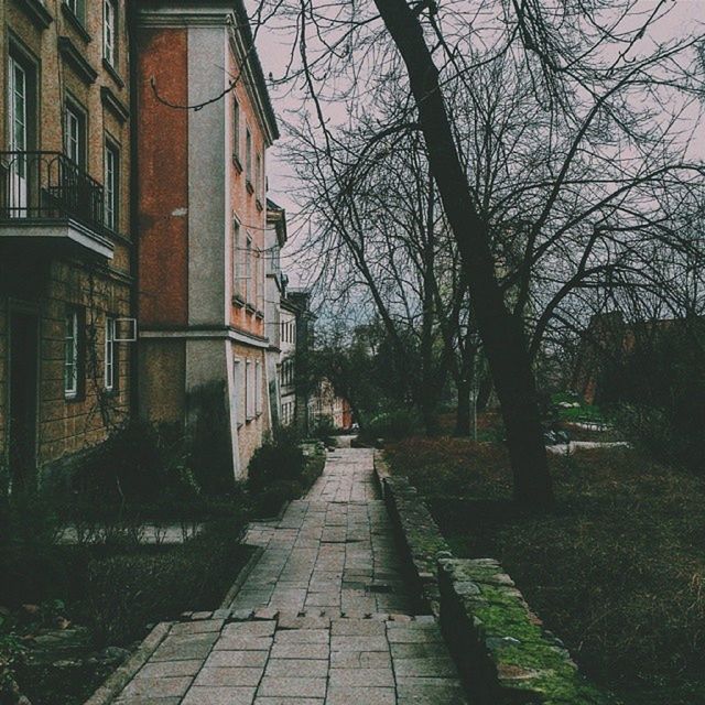 WALKWAY LEADING TO FOOTPATH