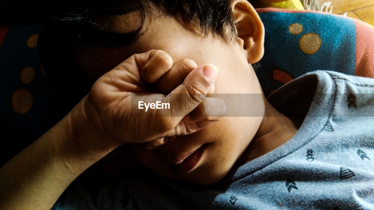 CLOSE-UP OF BABY SLEEPING ON BED