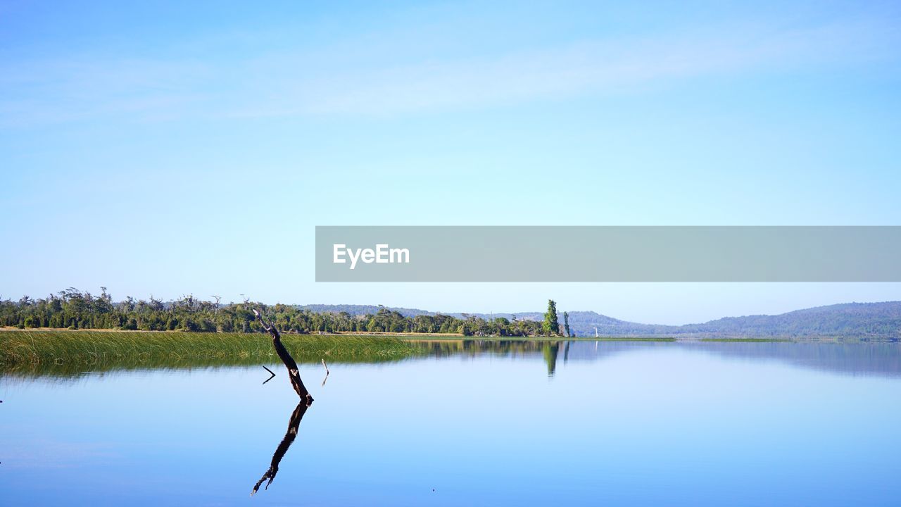 PANORAMIC VIEW OF LAKE AGAINST SKY