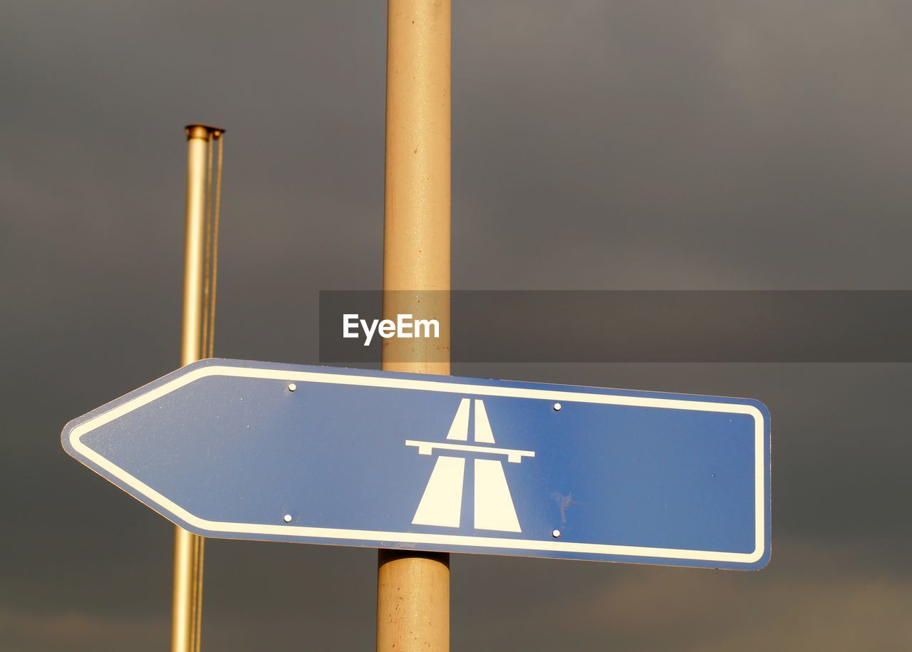 LOW ANGLE VIEW OF ROAD SIGN