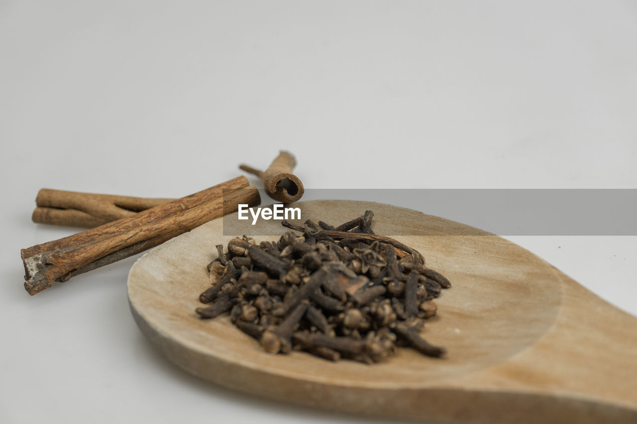 CLOSE-UP OF COFFEE BEANS ON TABLE