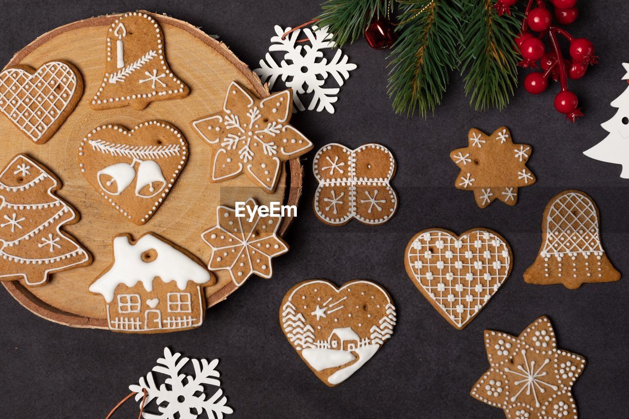 Directly above shot of gingerbread cookies on table with christmas decoration