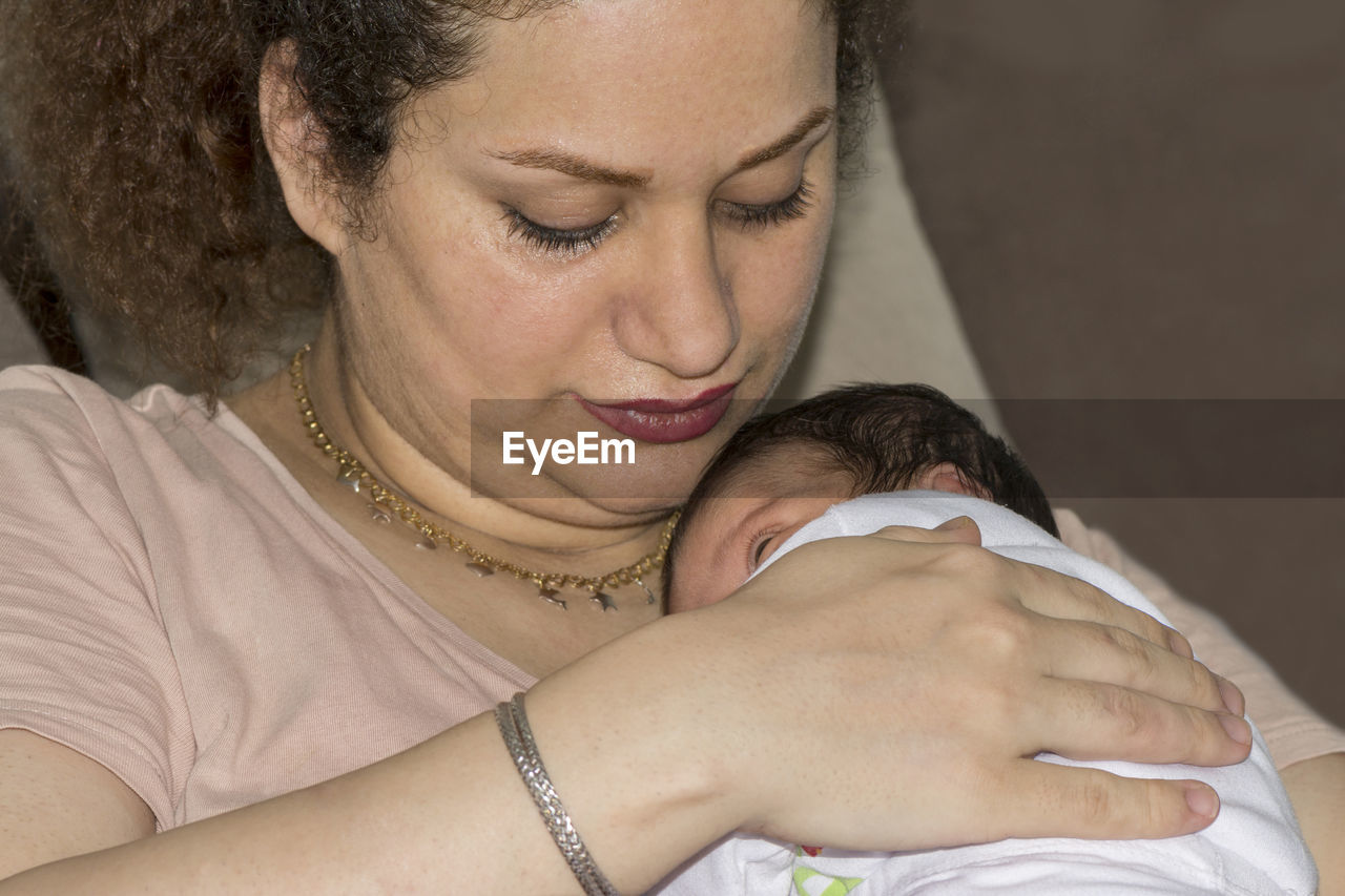 MIDSECTION OF MOTHER AND DAUGHTER IN BABY