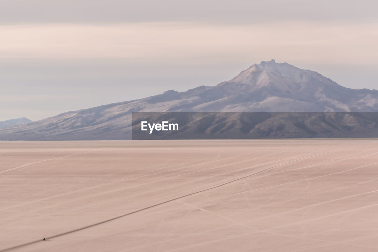 SCENIC VIEW OF DESERT AGAINST SKY