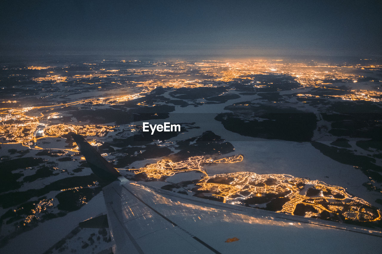 AERIAL VIEW OF CITYSCAPE AGAINST SKY