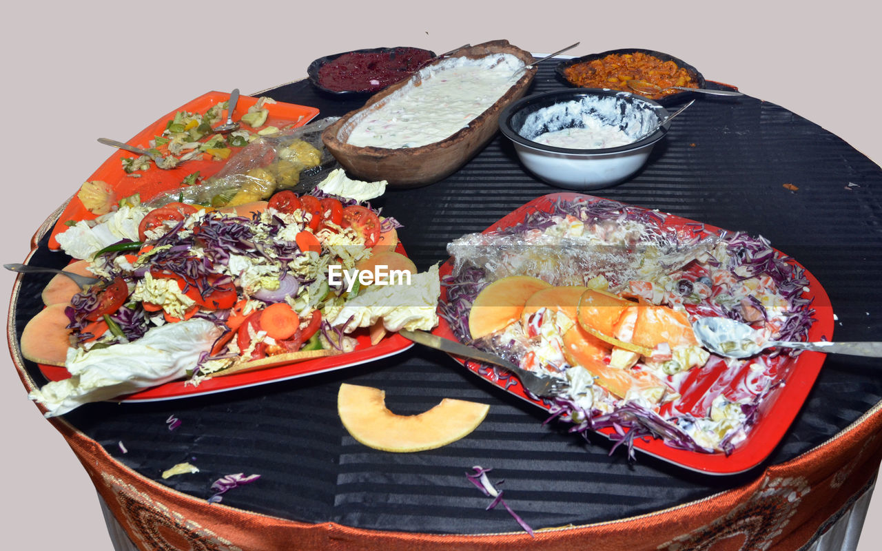 HIGH ANGLE VIEW OF FISH SERVED IN BOWL