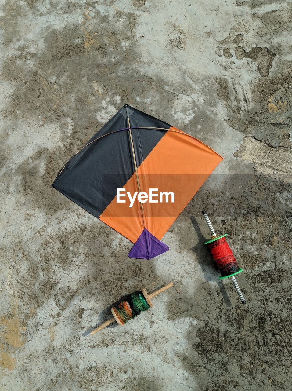 HIGH ANGLE VIEW OF MULTI COLORED UMBRELLA ON WATER