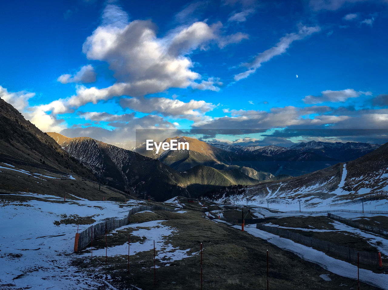 SCENIC VIEW OF SNOWCAPPED MOUNTAIN AGAINST BLUE SKY