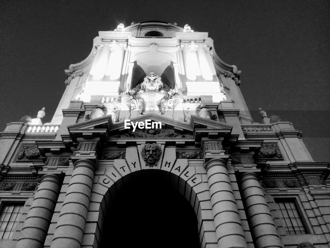 LOW ANGLE VIEW OF BUILDING AGAINST SKY AT NIGHT