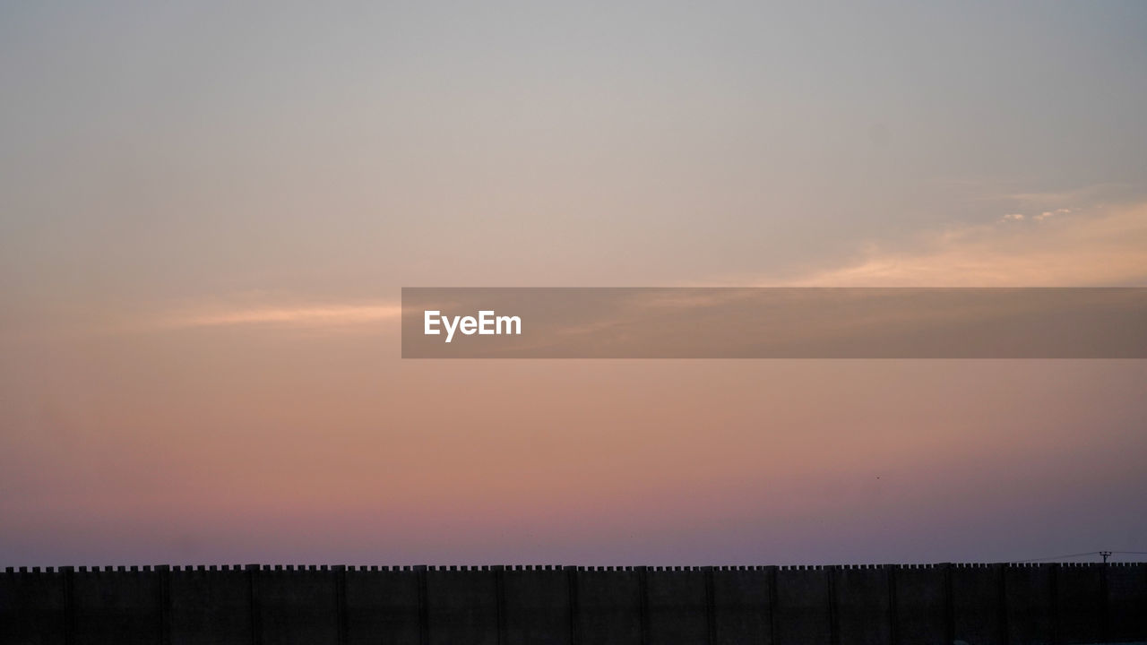 SCENIC VIEW OF SILHOUETTE LANDSCAPE AGAINST SKY