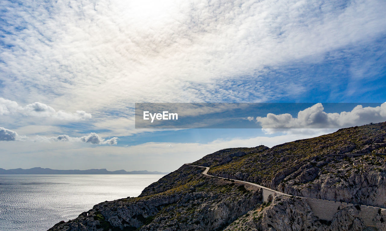 SCENIC VIEW OF SEA AND MOUNTAIN AGAINST SKY