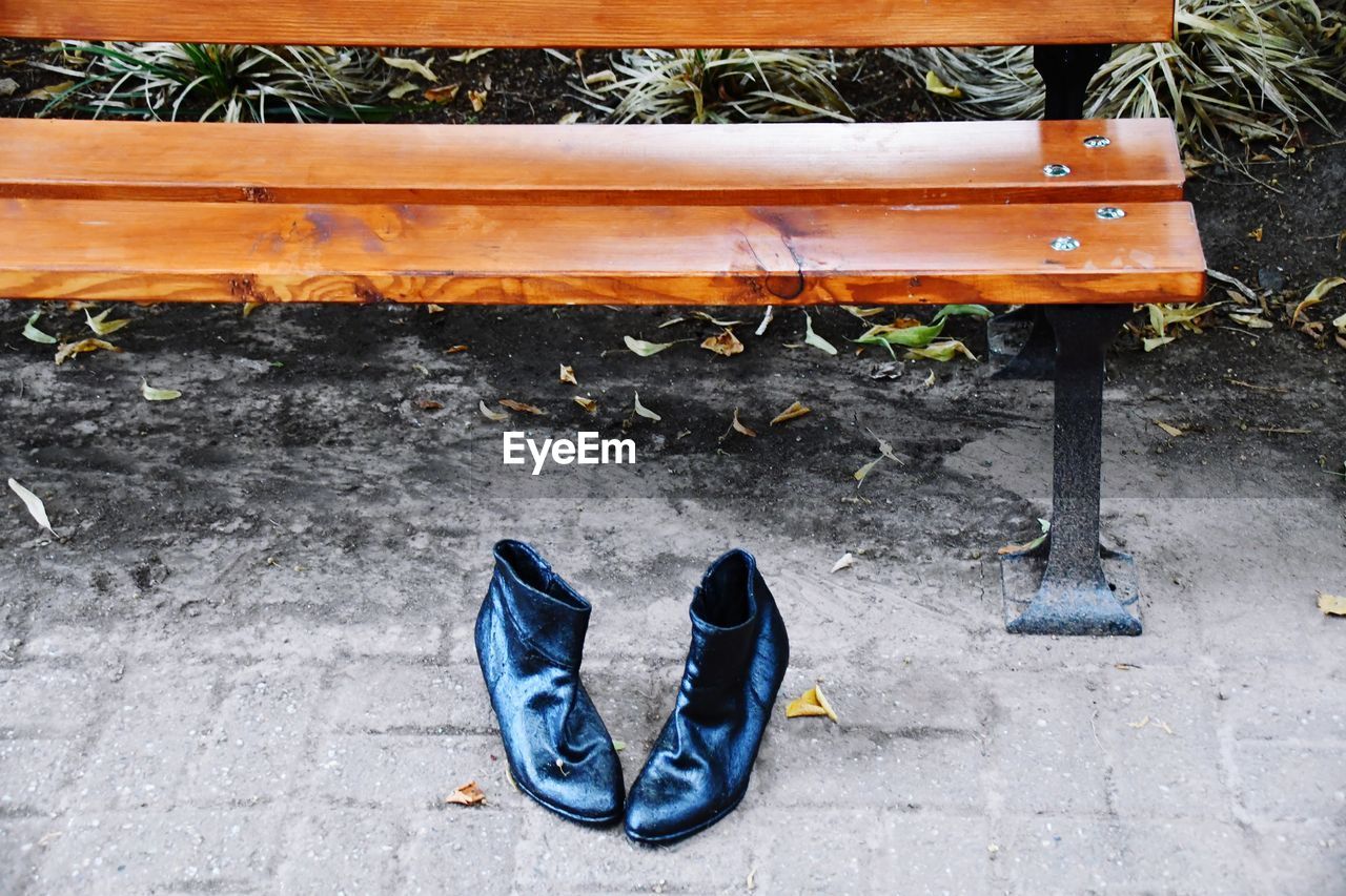 HIGH ANGLE VIEW OF SHOES ON EMPTY SEAT