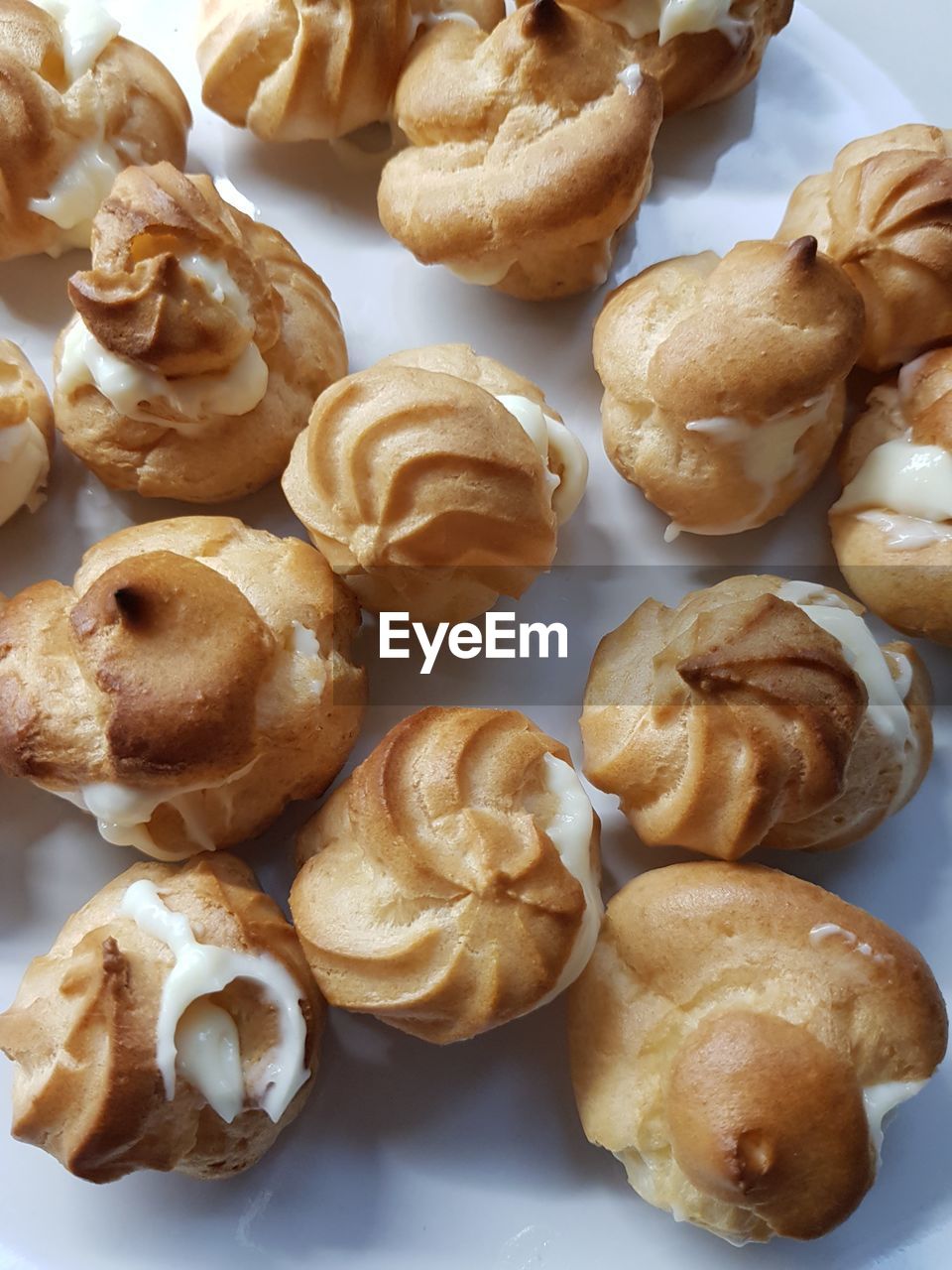 HIGH ANGLE VIEW OF COOKIES IN CONTAINER