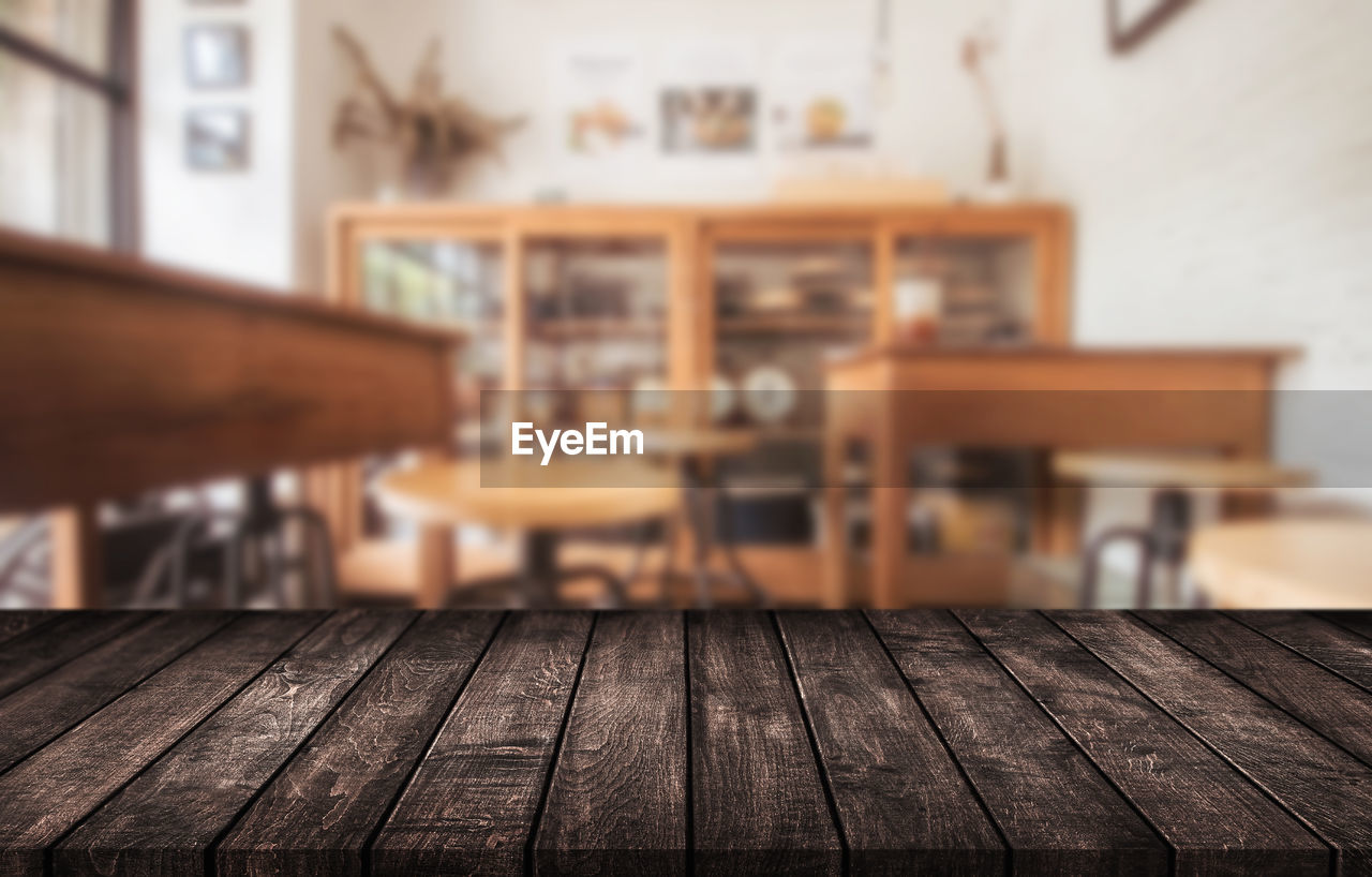 CLOSE-UP OF WOODEN TABLE IN RESTAURANT