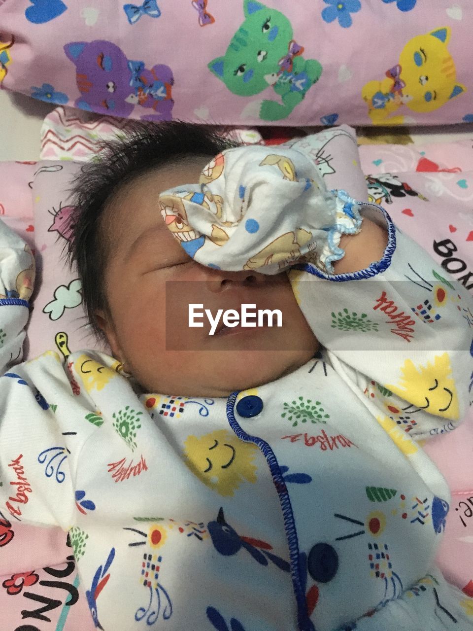 HIGH ANGLE VIEW PORTRAIT OF CUTE BABY SLEEPING ON BED