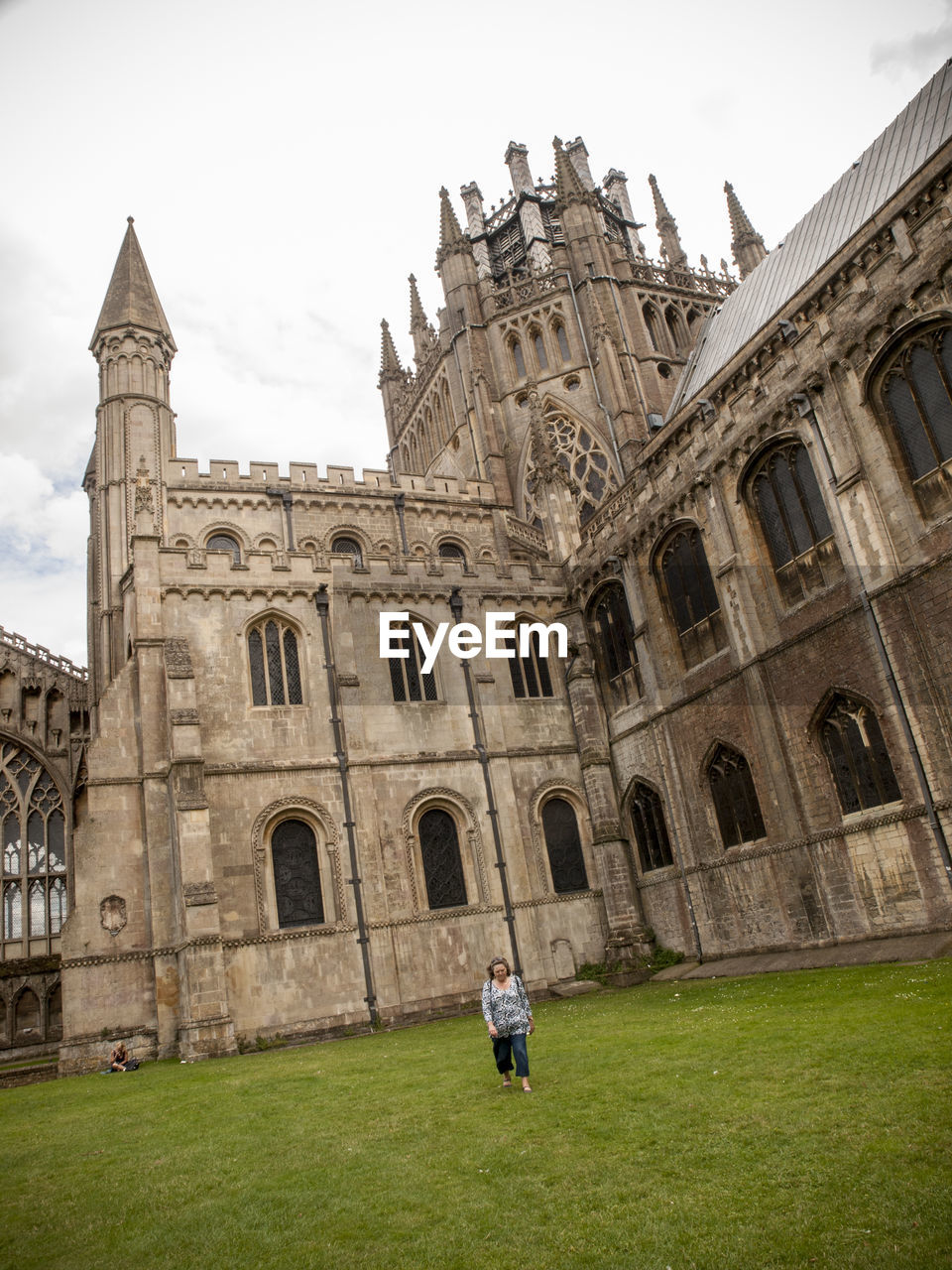 TOURISTS IN FRONT OF CATHEDRAL