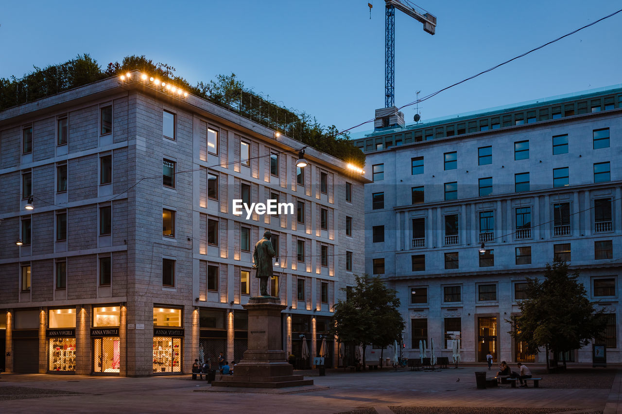 LOW ANGLE VIEW OF ILLUMINATED BUILDINGS AGAINST SKY