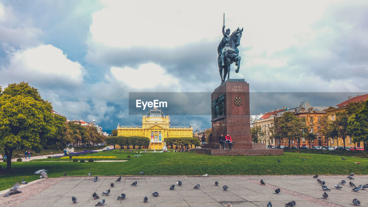 VIEW OF STATUE AGAINST CLOUDY SKY