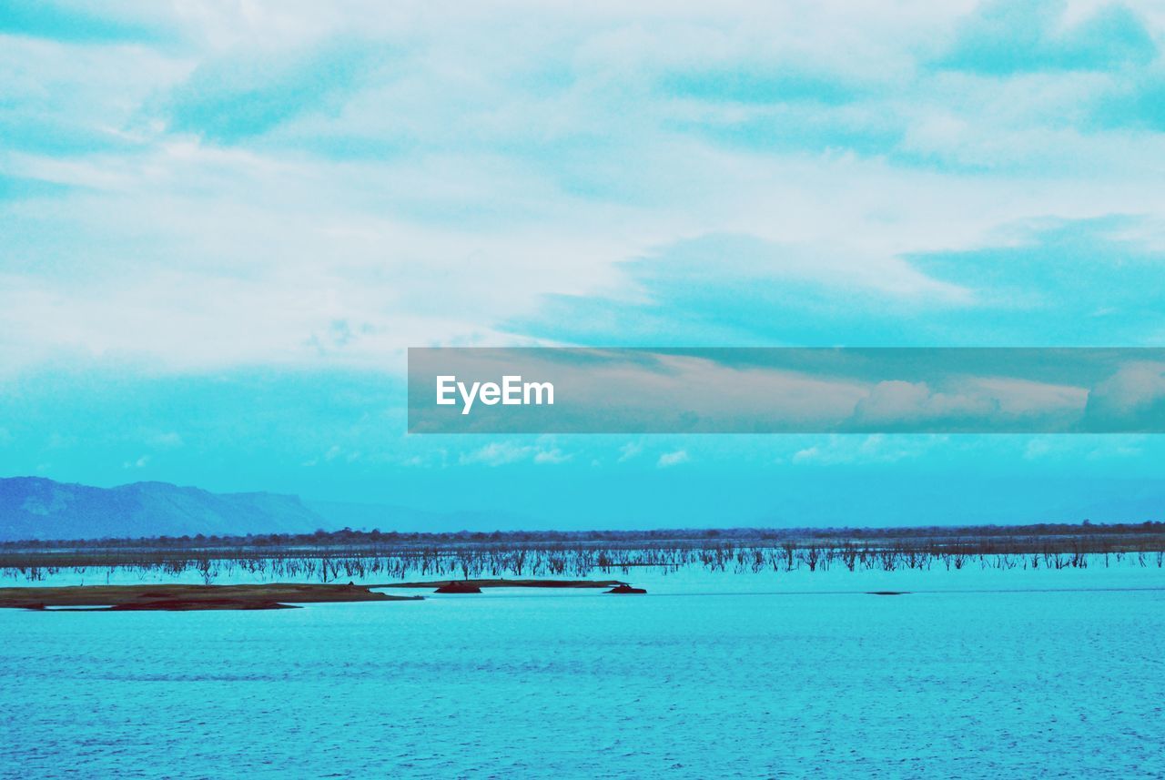 PANORAMIC VIEW OF SEA AGAINST BLUE SKY