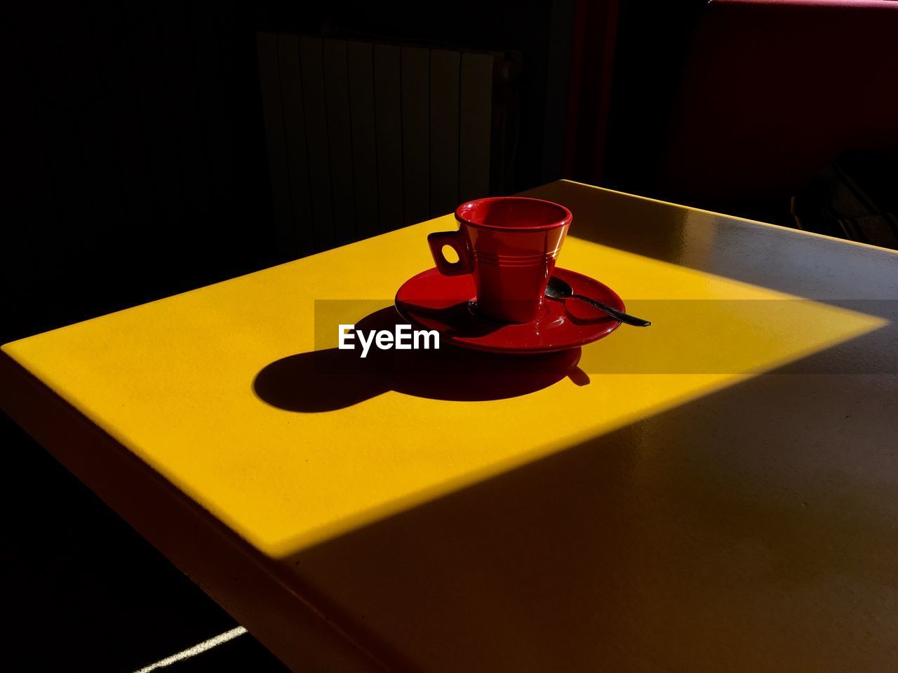 Red crockery and tray in darkroom